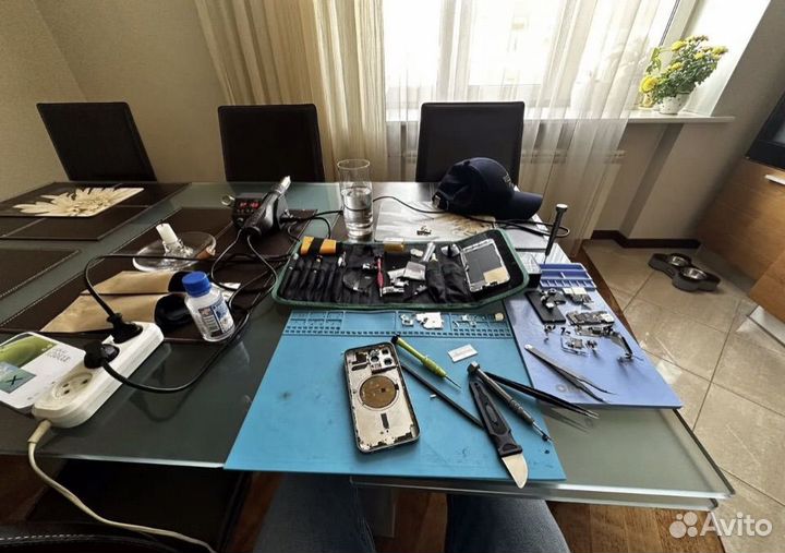 Мастер по ремонту телефонов