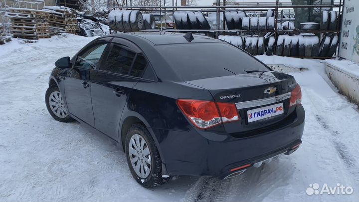 Фонарь задний внутренний левый Chevrolet Cruze (J3