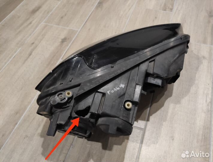 Фара битая левая Volkswagen Golf 2013