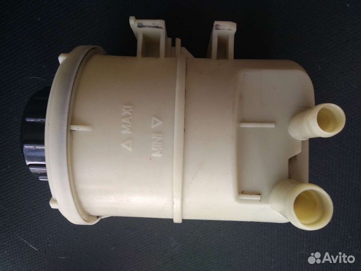 Бачок для гур Renault Logan