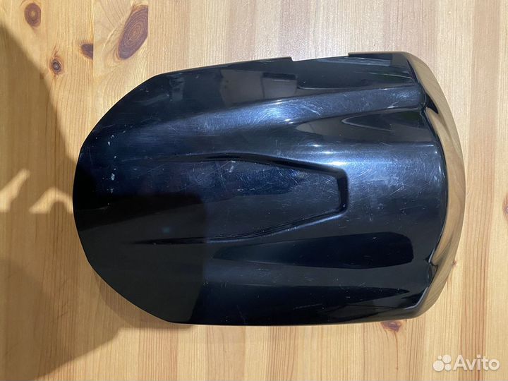 Заглушка заднего сиденья gsx r