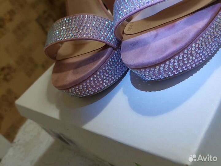 Босоножки женские