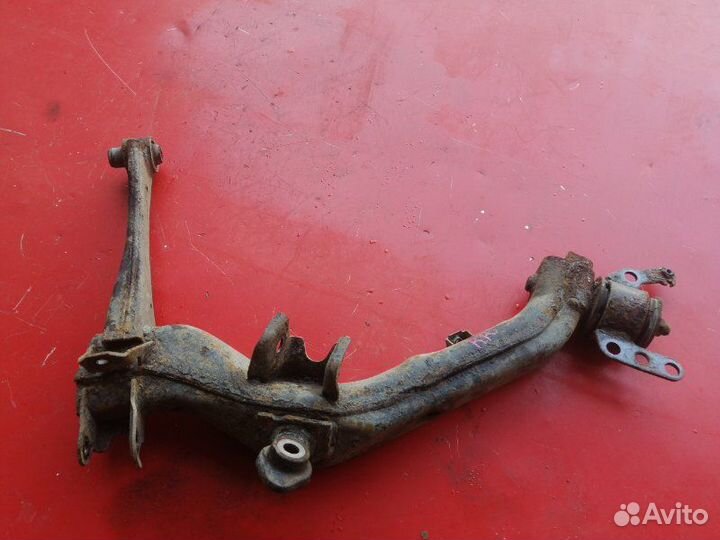 Рычаг подвески задний правый Toyota Avensis Т250