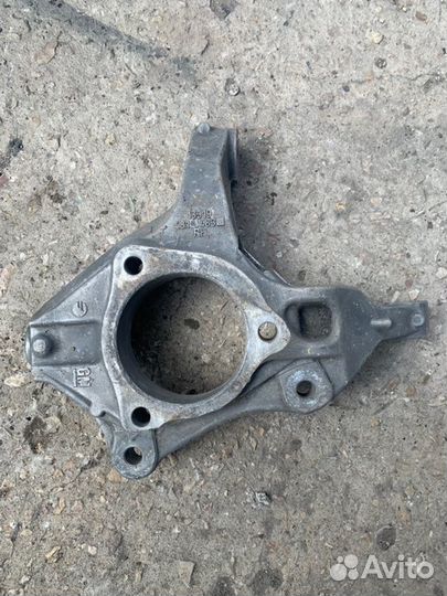 Кулак поворотный передний правый Chevrolet Cruze