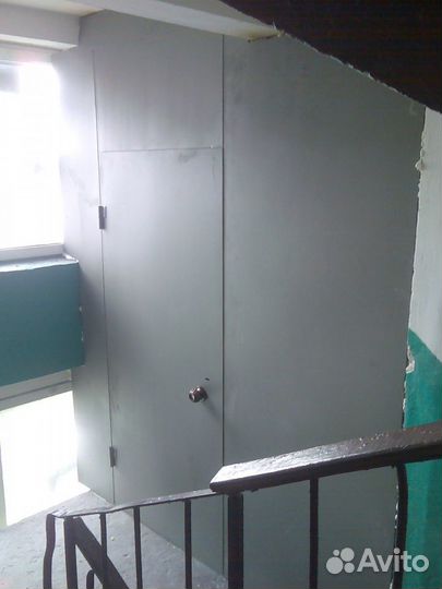 Дверь металлическая в кладовку