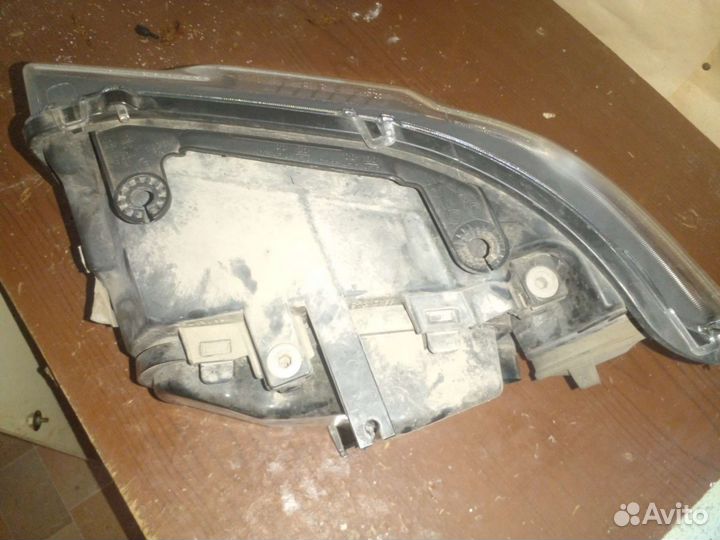 Фара правая ксенон Land Rover Frelander 2