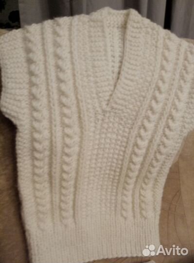 Жилет вязаный