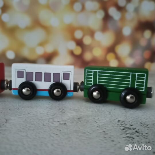 Поезд, паравозик игрушечный на магнитах