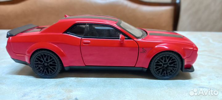 Модель автомобиля Dodge Challenger Hellcat 1/32