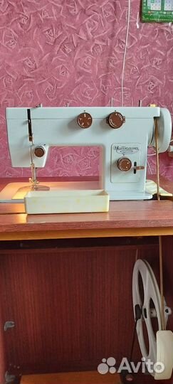 Швейная машинка чайка 143