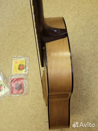 Акустическая гитара