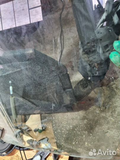 Стекло двери переднее левое Nissan Juke F15 1.6