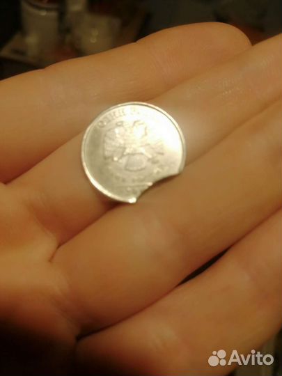 Монета, брак, скол, магнит