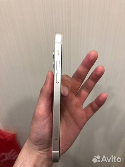 Телефон iPhone 12