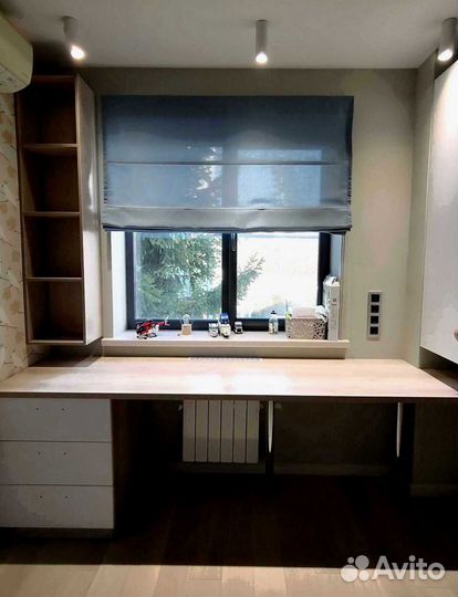 Рабочая зона в углу у окна