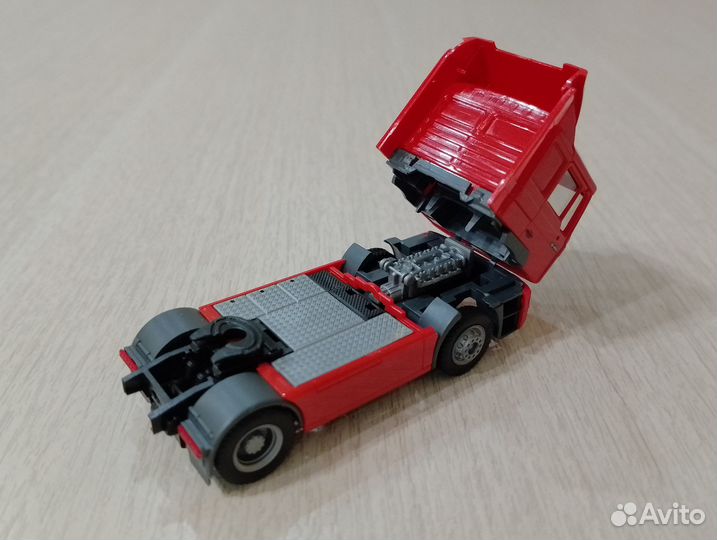 320) Тягач MAN F 2000