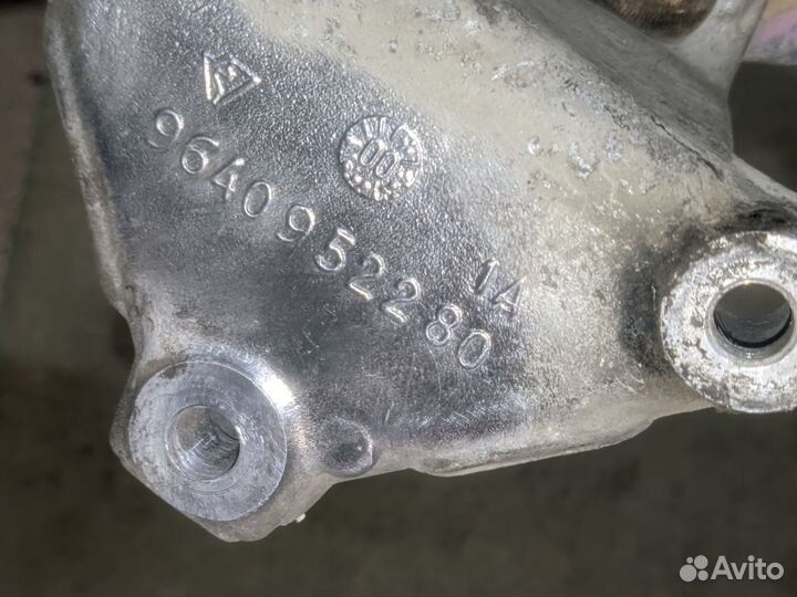 Кронштейн кпп Citroen C5