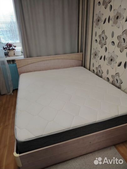 Кровать с матрасом бу 160*200
