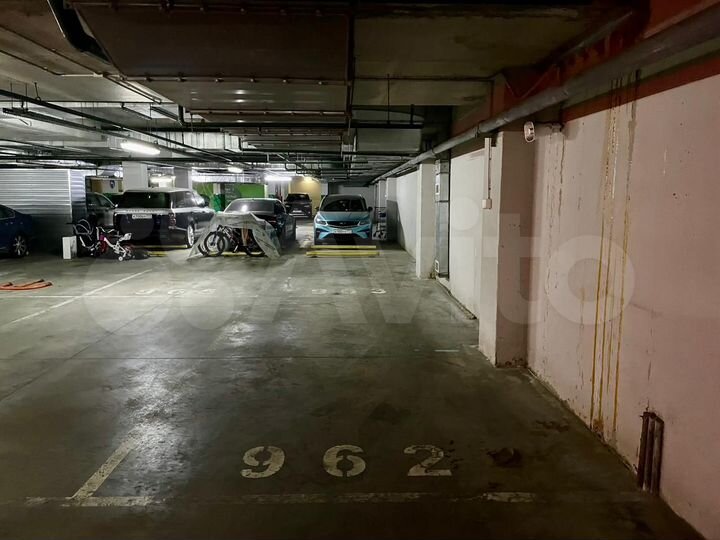 Машиноместо, 30 м²