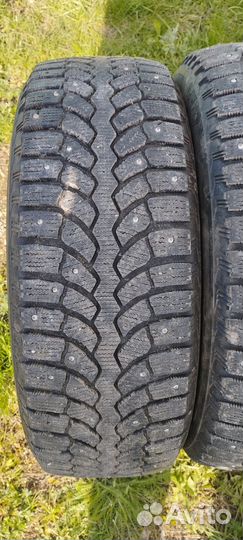 Bridgestone Blizzak Spike-01 195/60 R15 88