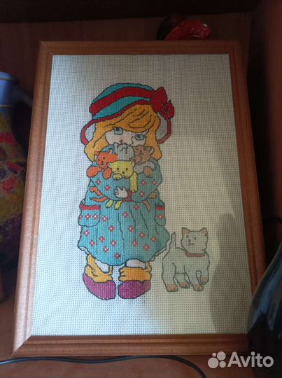 Картина вышита крестиком