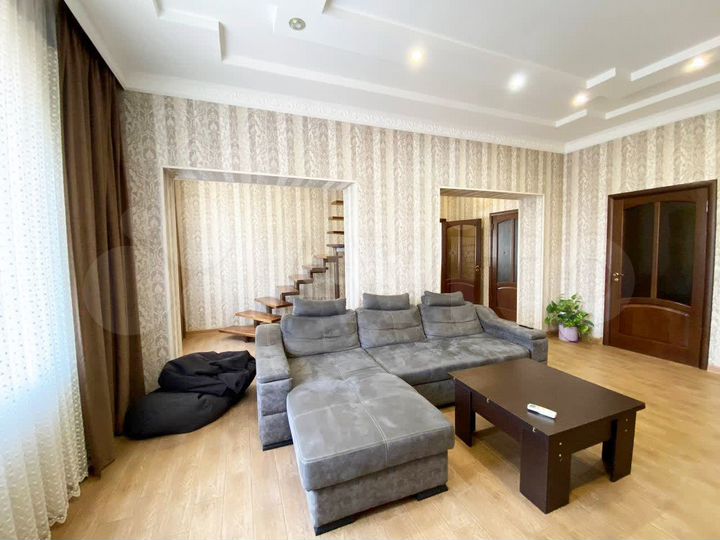 Дом 224,9 м² на участке 7,6 сот.