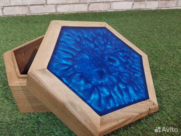 В наличии шкатулка из слэба и эпоксидной смолы