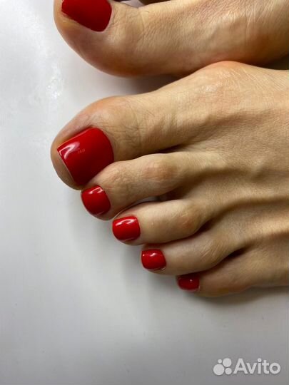 Педикюр и маникюр в салоне