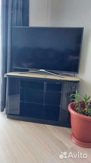 Подставка под телевизор