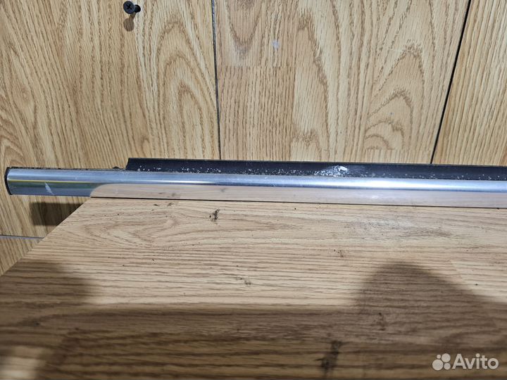 Молдинг стекла задний левый Volkswagen Tiguan