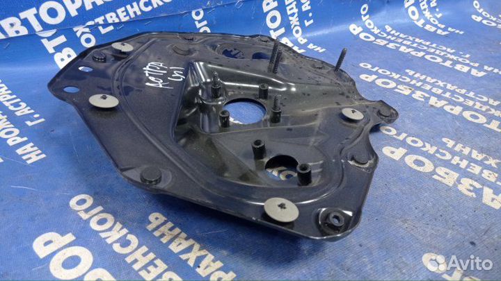 Крепление педали Opel Astra H хэтчбек Z16XER 2009