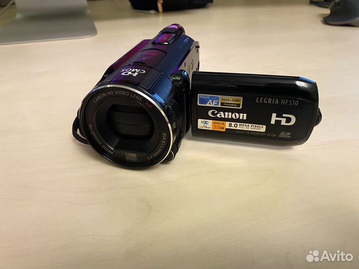 Полупроф-ная видеокамера Canon Legria HF S10