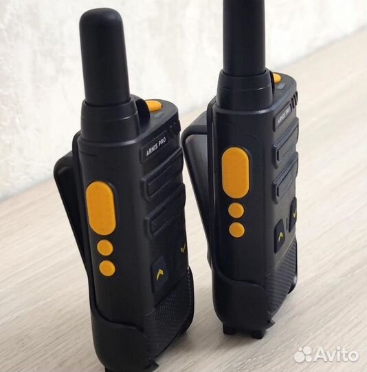 Рация-радиостанция в комплекте с наушниками