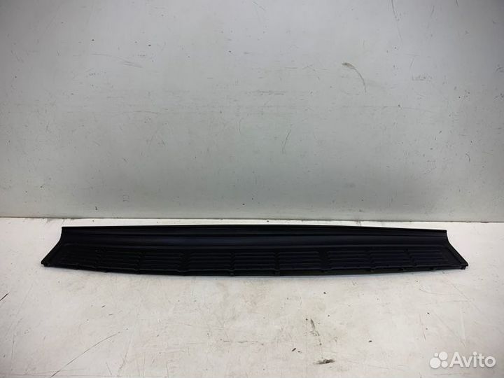 Накладка бампера задняя Toyota Land Cruiser 200