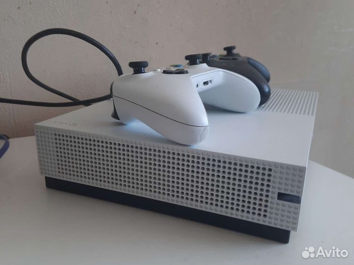 Xbox One s 1tb с