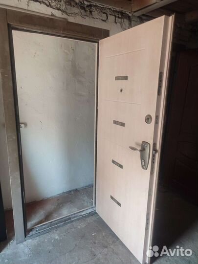 Двери входные б/у разные