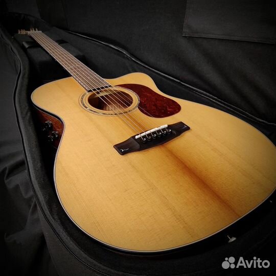 Cort Gold OC6 (полный массив) гитара + кейс