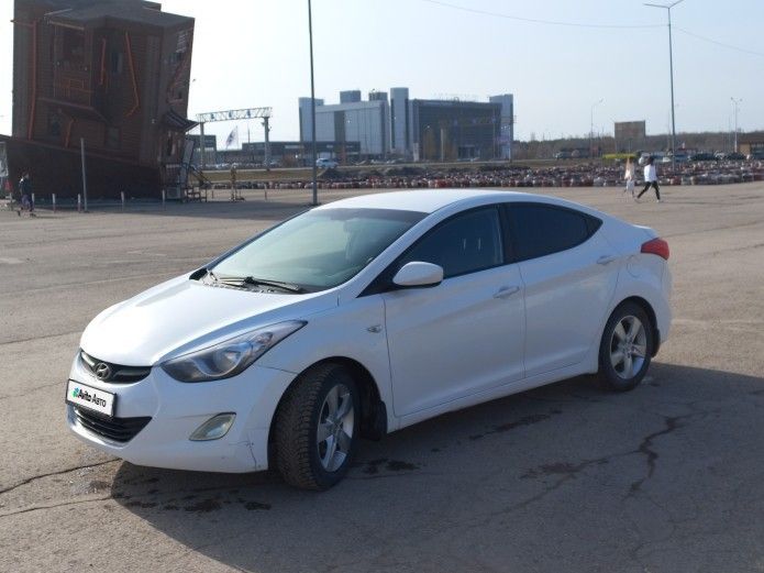 Hyundai Elantra: фото владельца
