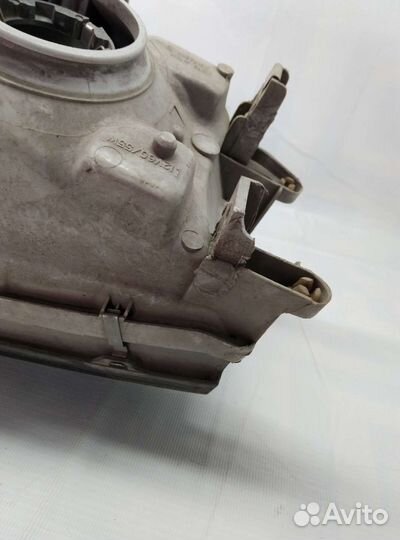 Фара передняя левая Toyota MasterAce