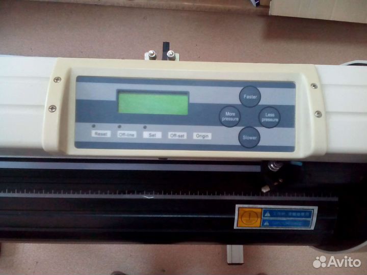 Рулонный режущий плоттер suda SD-720