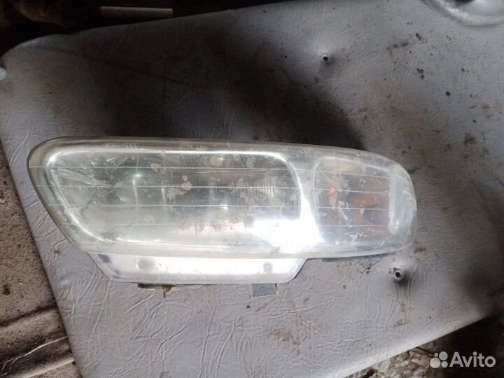 Фара передняя правая Dodge Caravan grand 3.3 1997