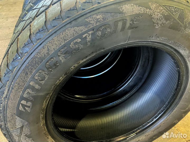 Bridgestone Blizzak DM-V2 235/65 R17