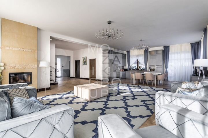 Коттедж 300 м² на участке 8 сот.