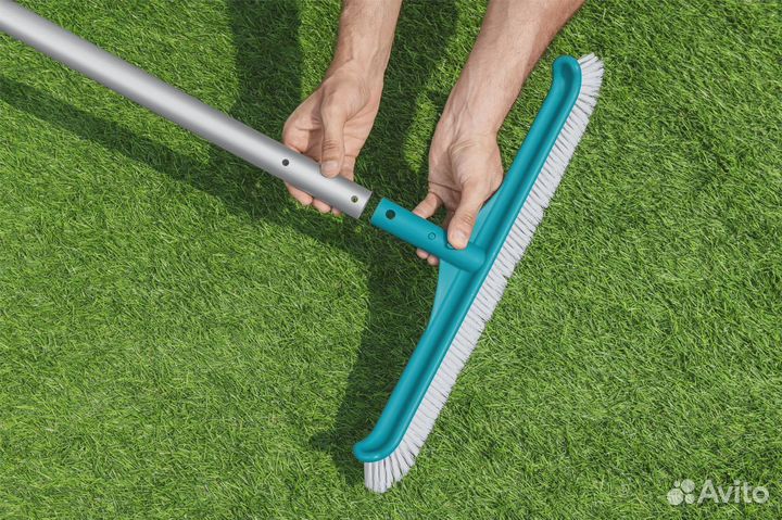 Щетка для чистки стенок и дна бассейна, 50.5см