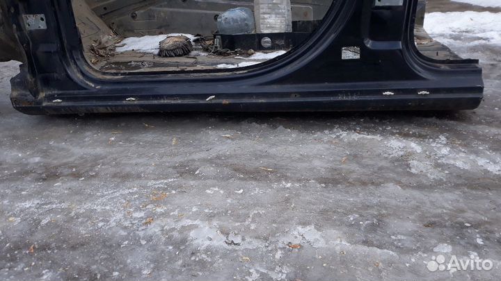 Volkswagen Toureg BP четверть передняя с порогом