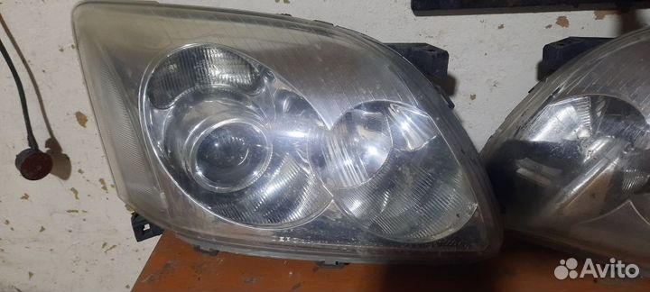 Фара toyota avensis 250