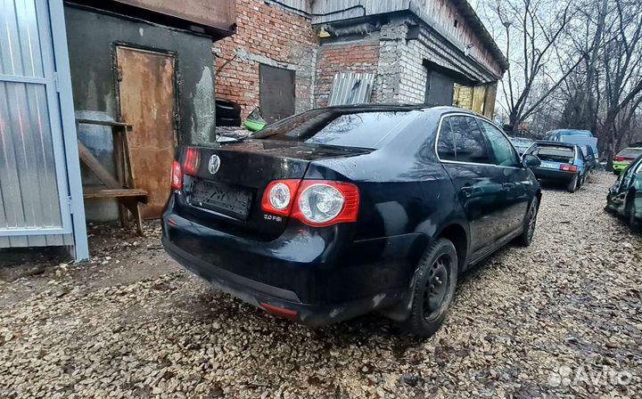 В разборе VW Jetta 5 (2009г. 2.0л fsi. акпп.)