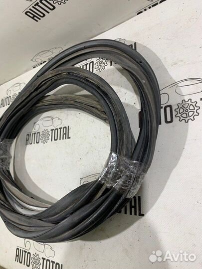 Уплотнительная резинка двери багажника Chevrolet