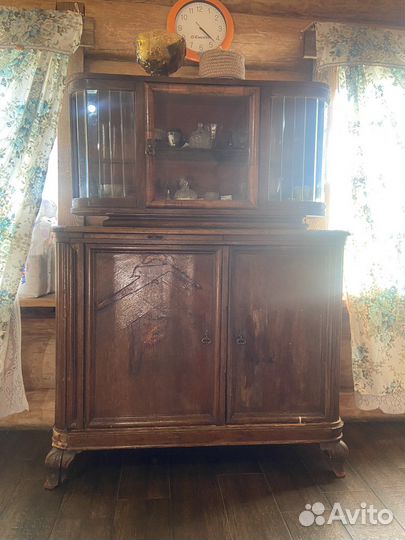 Старинный сервант
