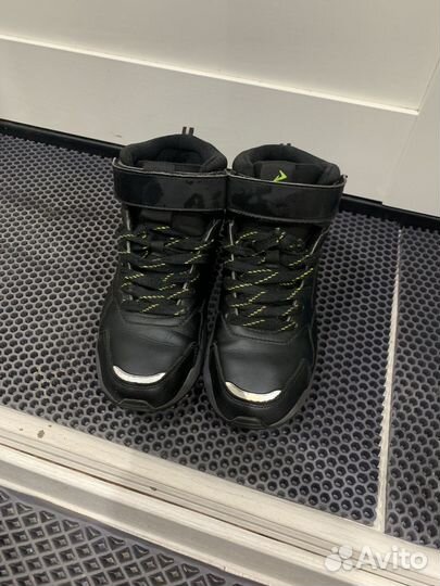 Кроссовки для мальчика 35